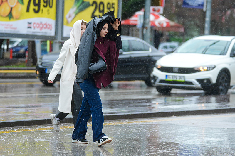 Ramazan'da kar yağacak mı? Meteoroloji'den fırtına ve toz uyarısı: Güneşe aldanmayın 10 derece düşecek-11