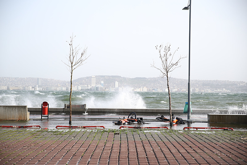 Meteoroloji 18 ili uyardı: Fırtına 80 km hızla geliyor! Hava 2 dereceye düşecek, çamur yağabilir!-16