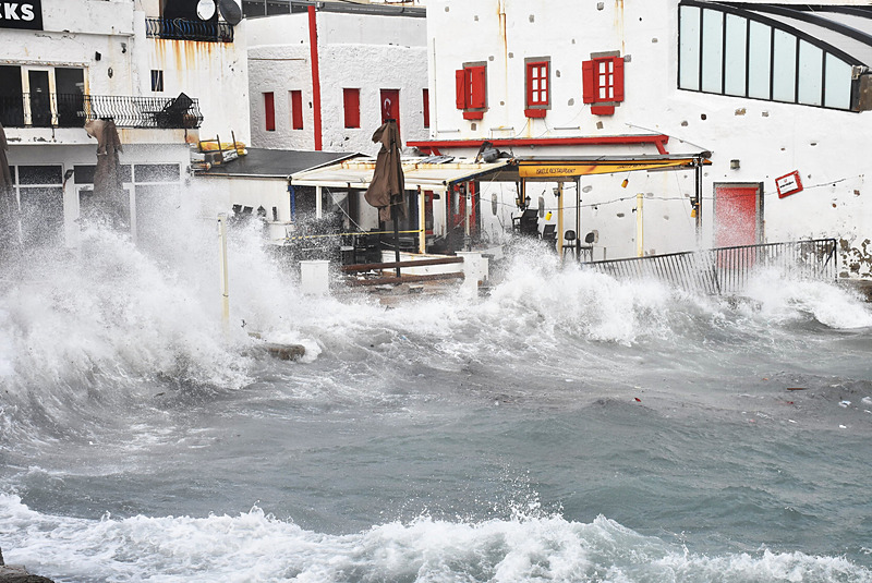 Meteoroloji 18 ili uyardı: Fırtına 80 km hızla geliyor! Hava 2 dereceye düşecek, çamur yağabilir!-18