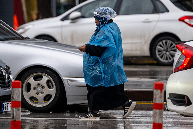 Meteoroloji 18 ili uyardı: Fırtına 80 km hızla geliyor! Hava 2 dereceye düşecek, çamur yağabilir!-19