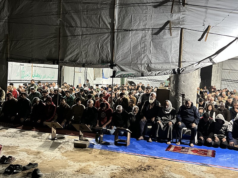 Gazze'de yıkımın gölgesinde ilk teravih namazı kılındı!-3