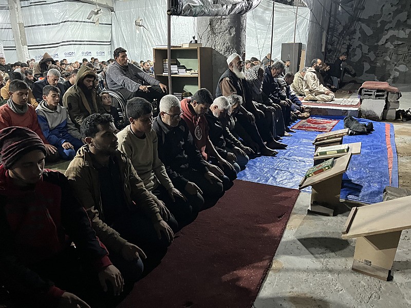 Gazze'de yıkımın gölgesinde ilk teravih namazı kılındı!-4