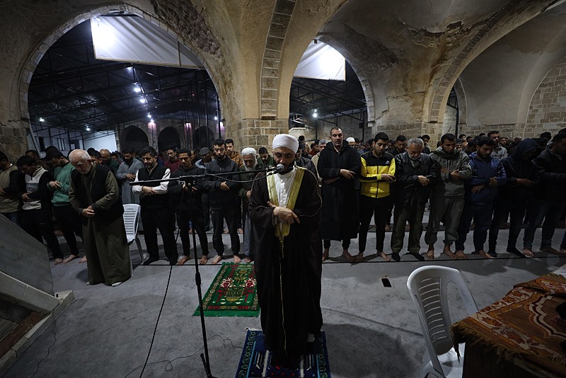 Gazze'de yıkımın gölgesinde ilk teravih namazı kılındı!-6