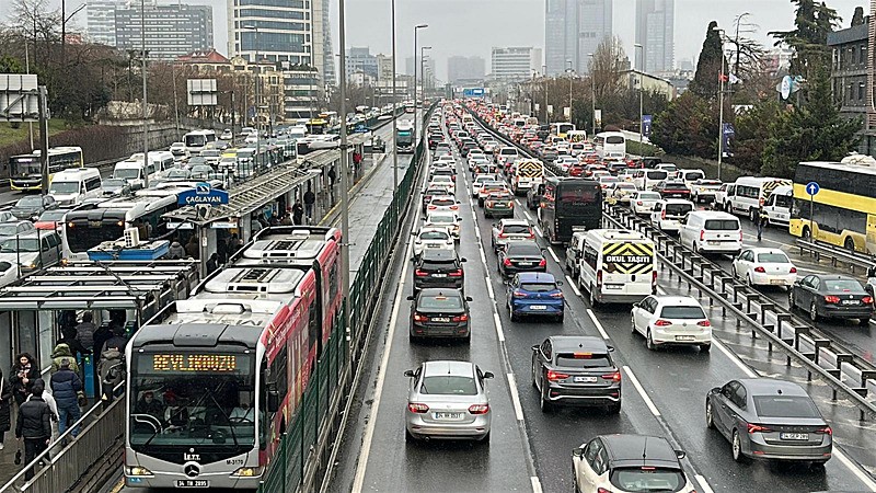 İstanbul’da sulu kar trafiği vurdu: Akşam saatlerinde yoğunluk %90'a çıktı-3