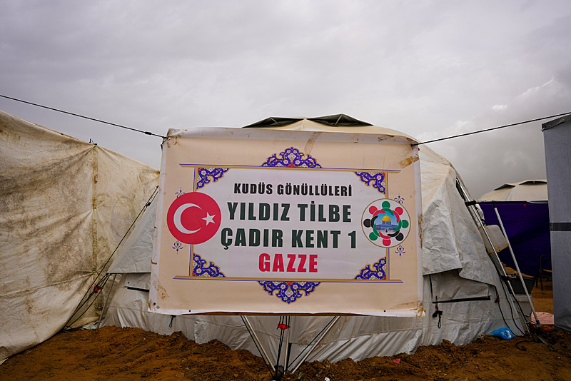 yildiz-tilbeden-gazzeye-dev-bagis-cadir-kent-acildi-1771489980489.jpeg Yıldız Tilbe’den Gazze’ye dev bağış: Çadır kent açıldı!-5