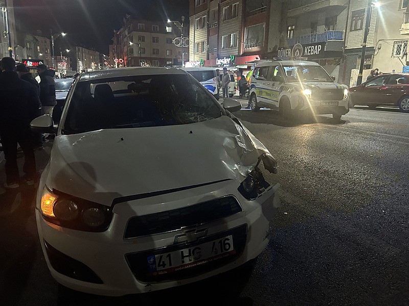 Sivas'ta teravih namazı giderken otomobilin çarptığı kayınvalide ile gelin hayatını kaybetti-3