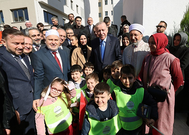 Başkan Erdoğan, cuma namazını Örnek Mahallesi Merkez Camisi'nde kıldı-2