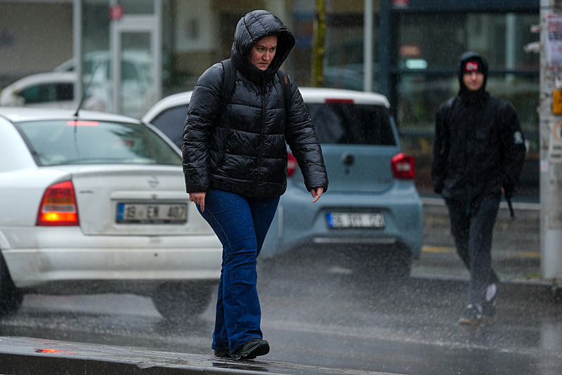 1771741142613.jpeg Sibirya soğukları ve kar kapıda: Meteoroloji Uzmanı Adil Tek İstanbul için salı gününü işaret etti-11