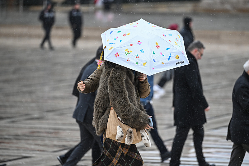 1771741154683.jpeg Sibirya soğukları ve kar kapıda: Meteoroloji Uzmanı Adil Tek İstanbul için salı gününü işaret etti-15