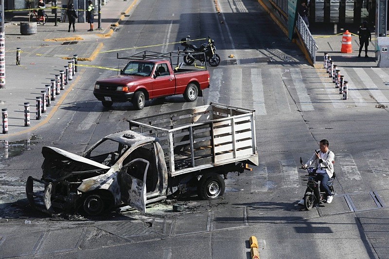 Meksika'da kartel lideri öldürüldü ortalık savaş alanına döndü-9