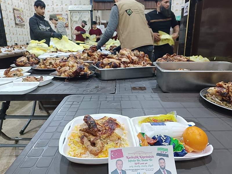 AK Parti’den gönül seferberliği! Balkanlar-Suriye ve Gazze’de iftar sofraları kuruldu-4