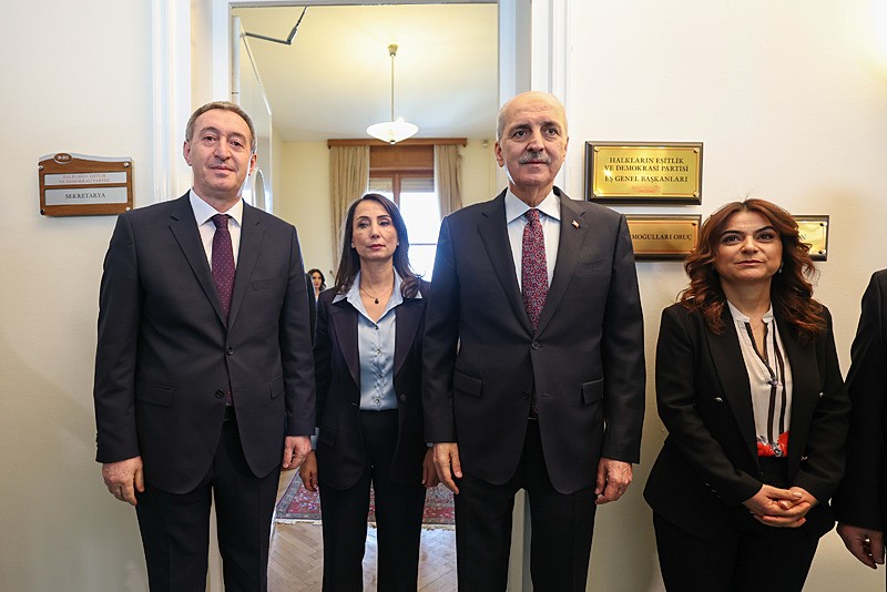 tbmmde-rapor-turu-tbmm-baskani-numan-kurtulmustan-devlet-bahceli-ozgur-ozel-ve-deme-ziyaret-1771947539807.jpeg TBMM'de "rapor" turu: TBMM Başkanı Numan Kurtulmuş'tan Devlet Bahçeli, Özgür Özel ve DEM'e ziyaret-6
