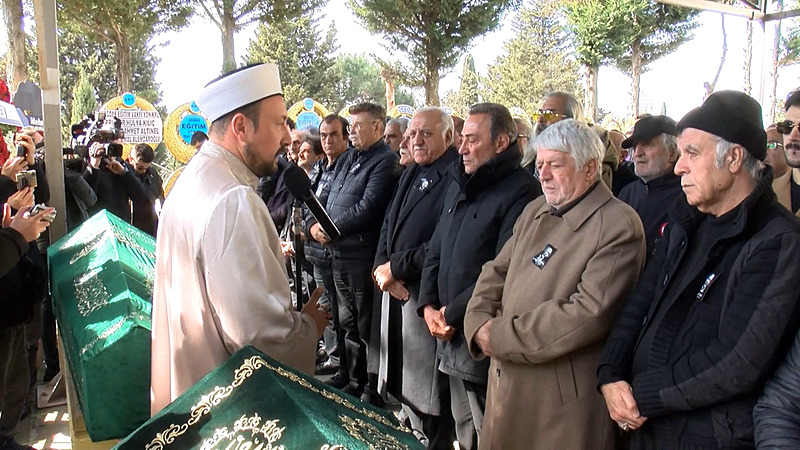 Usta oyuncu Ali Tutal son yolculuğuna uğurlandı!-5