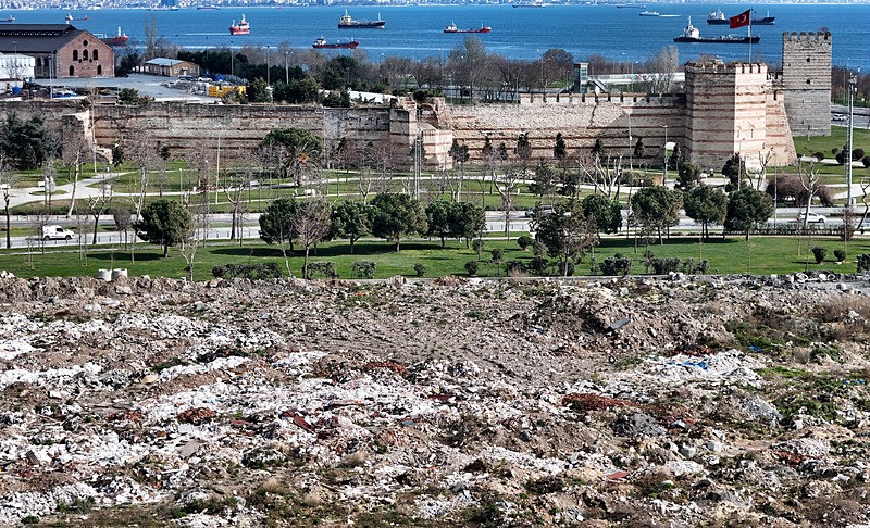 fatih-sultan-mehmetin-emaneti-chpli-ibbnin-moloz-dokum-sahasi-haline-geldi-1772024455124.jpeg Fatih Sultan Mehmet'in emaneti CHP'li İBB'nin moloz döküm sahası haline geldi-3