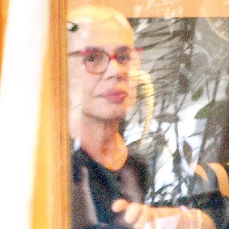 Sezen Aksu’dan Cihangir’de sitem! Veterinerle aşk yaşıyor iddiası gündem oldu-3