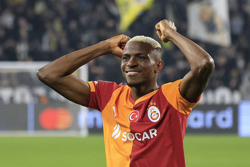 Victor Osimhen Şampiyonlar Ligi'nde haftanın kadrosuna seçildi-7