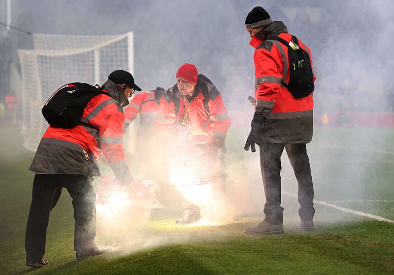 nottingham-forest-fenerbahce-macina-mesale-engeli-1772137358180.jpg Nottingham Forest - Fenerbahçe maçına meşale engeli!-2