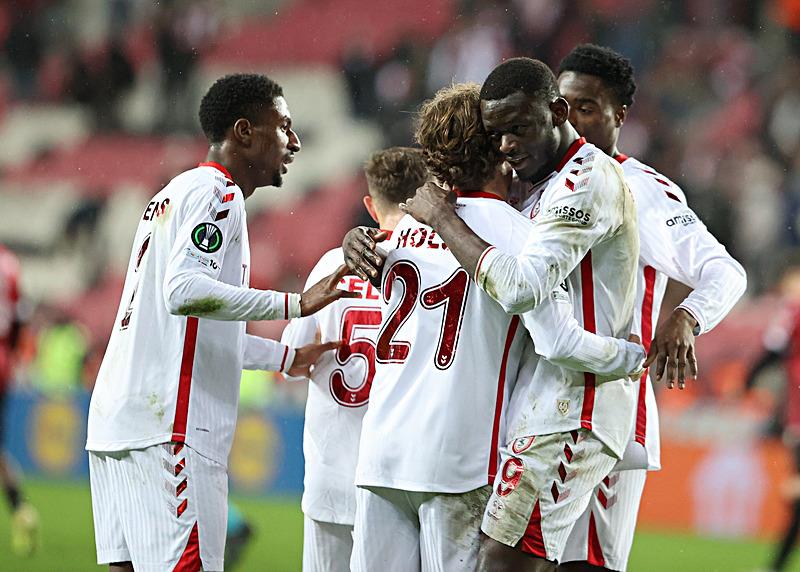 Süper Lig'de Galatasaray ve Samsunspor'un maçları ertelendi-3