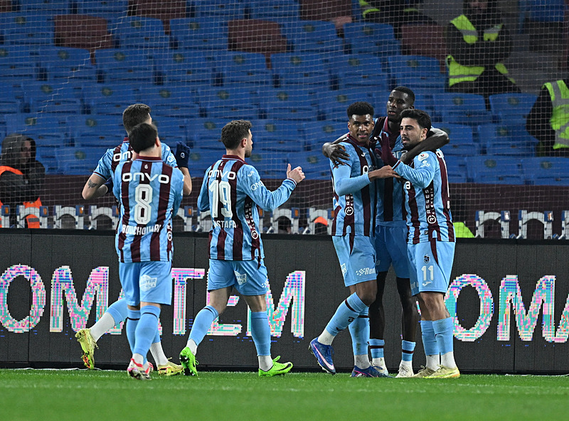 trabzonspor-fatih-karagumruk-super-lig-maci-canli-1772216872950.jpg 3 puanı Nijeryalılar getirdi! Trabzonspor - Fatih Karagümrük: 3-1 | MAÇ SONUCU-8