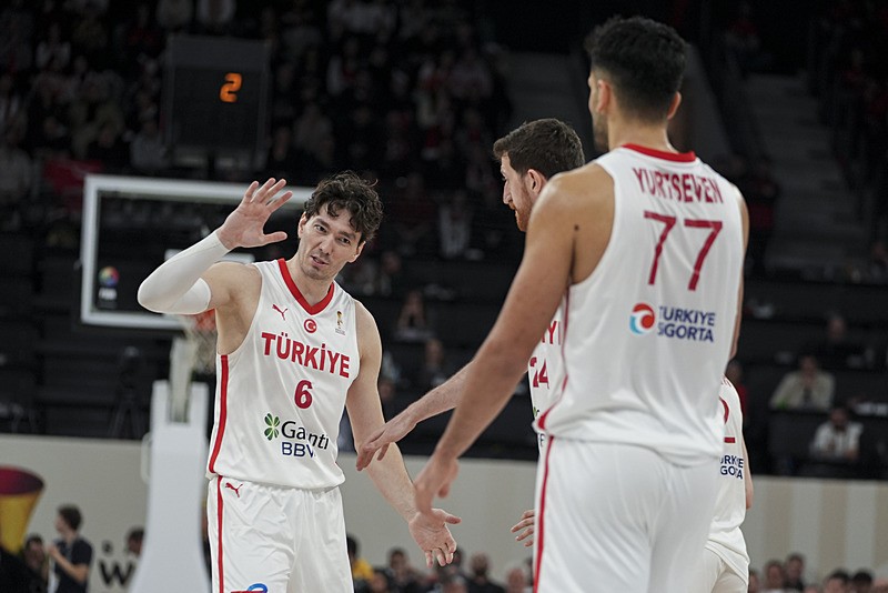 12 Dev Adam Sırbistan engelini kayıpsız aştı-3