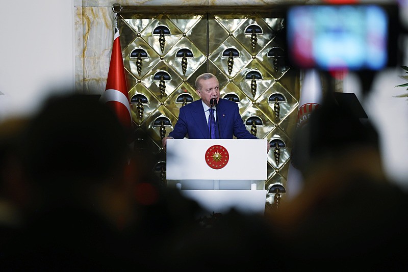 baskan-erdogan-turkiyenin-tavri-bellidir-diyerek-duyurdu-savas-yerine-barisin-tarafindayiz-1772562128114.jpeg Başkan Erdoğan "Türkiye'nin tavrı bellidir" diyerek duyurdu: Savaş yerine barışın tarafındayız-3