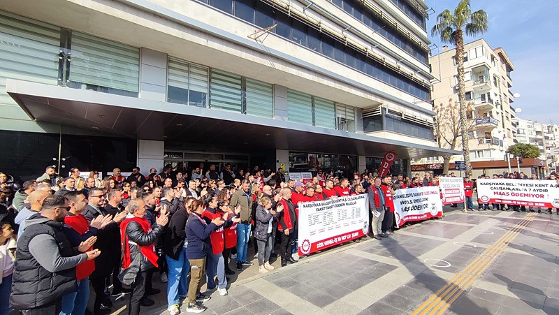 CHP'li Karşıyaka Belediyesi'nde maaş krizi: İşçiler belediye binası önünde toplandı-3