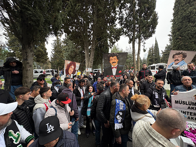 muslum-baba-icin-japonyadan-geldiler-muslum-gurses-olumunun-13-yilinda-anildi-1772543674972.jpeg Müslüm Baba için Japonya’dan geldiler! Müslüm Gürses ölümünün 13. yılında anıldı-2