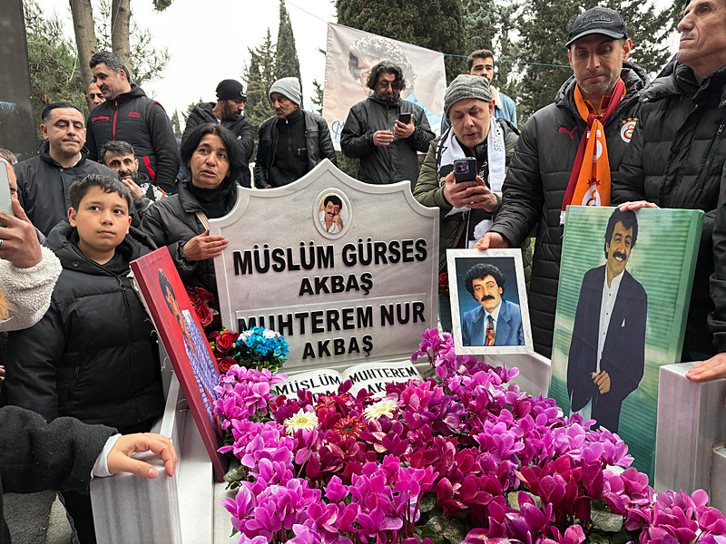 muslum-baba-icin-japonyadan-geldiler-muslum-gurses-olumunun-13-yilinda-anildi-1772543683690.jpeg Müslüm Baba için Japonya’dan geldiler! Müslüm Gürses ölümünün 13. yılında anıldı-5
