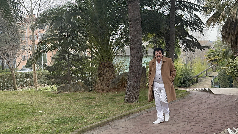 Müslüm Gürses’in ikizi kadar benzeyen taksici Baki Çiçek görenleri şaşırttı-5