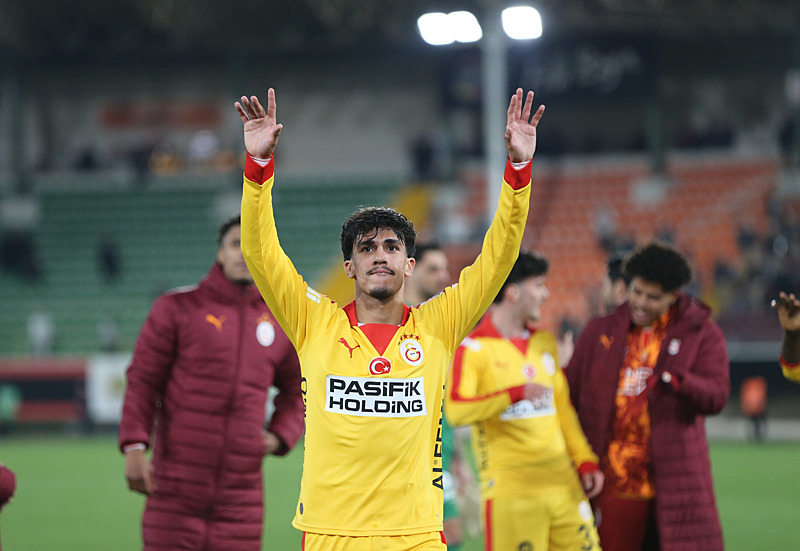 Beşiktaş - Galatasaray derbisinin ilk 11'leri belli oldu-12