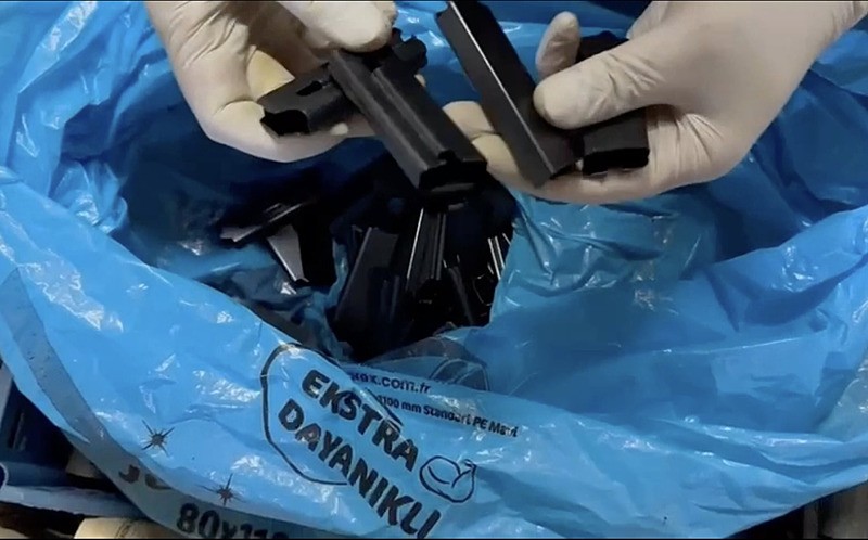 Evi silah fabrikasına çevirmişler: DEAŞ bağlantılı şüpheli ve suç ortağı tutuklandı!-2