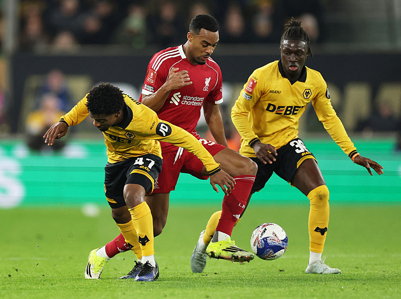 Liverpool Ryan Gravenberch ile sözleşme uzattı-2