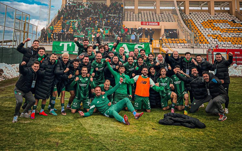 bursaspor-3-puan-aldi-ama-olumden-dondu-1772982319448.jpg Bursaspor 3 puan aldı ama ölümden döndü!-2