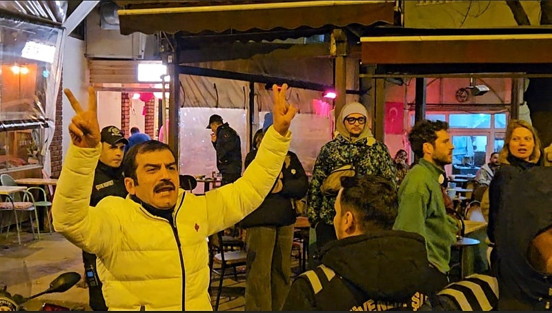 Oyuncu Ufuk Bayraktar ile yürüyüşe katılan kadınlar arasında gerginlik: Bölgeden uzaklaştırıldı-3