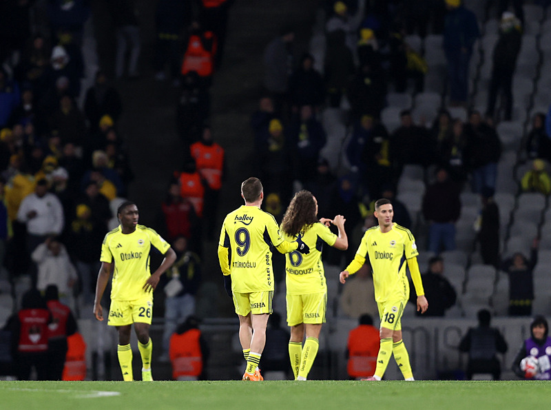 Fenerbahçe'de 6 futbolcu Fatih Karagümrük yenilgisinden sonra stadı tek başına terk etti-2