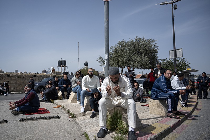 Mescid-i Aksa'da İsrail mezalimi: Ramazanın son cumasını engellediler-5