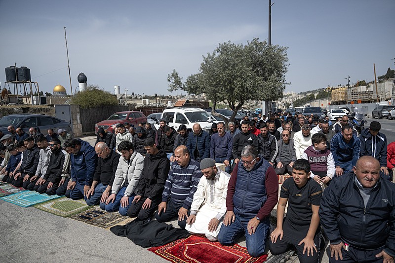 Mescid-i Aksa'da İsrail mezalimi: Ramazanın son cumasını engellediler-8