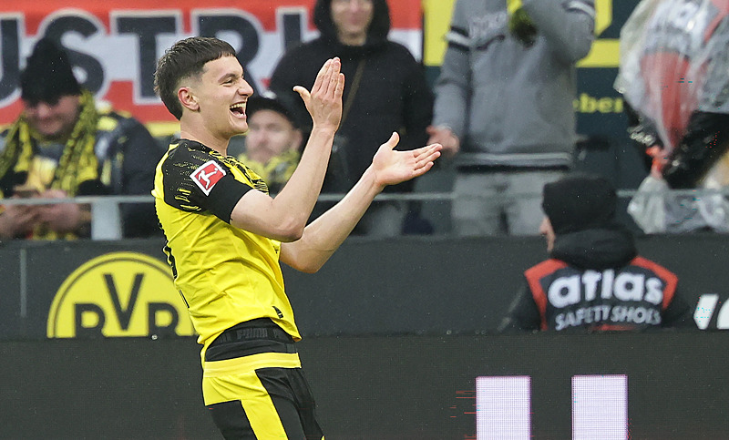Borussia Dortmund'dan Augsburg karşısında 2 golle 3 puan: 2-0 | MAÇ SONUCU-2