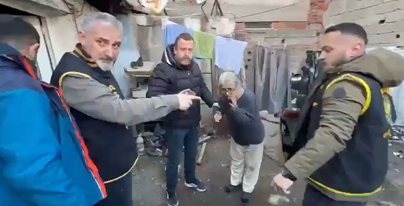 Bursa'da 7 yıl evde saklanan çocuk kurtarıldı: Babaanne tutuklandı!-6