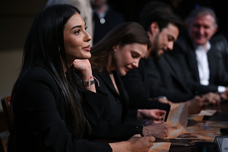 Kuruluş Orhan’a Külliye’de büyük ilgi | Hayranlar imza gününe akın etti-3