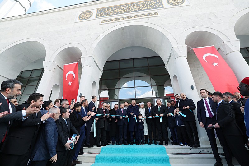 Başkan Erdoğan 5 bin kişilik caminin açılışını yaptı: Milli ve manevi kimliğimize sahip çıkmaya devam edeceğiz-3