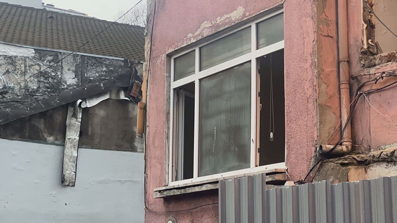 Beyoğlu’nda iki katlı evde yangın: 2 yaşındaki bebek hayatını kaybetti-1