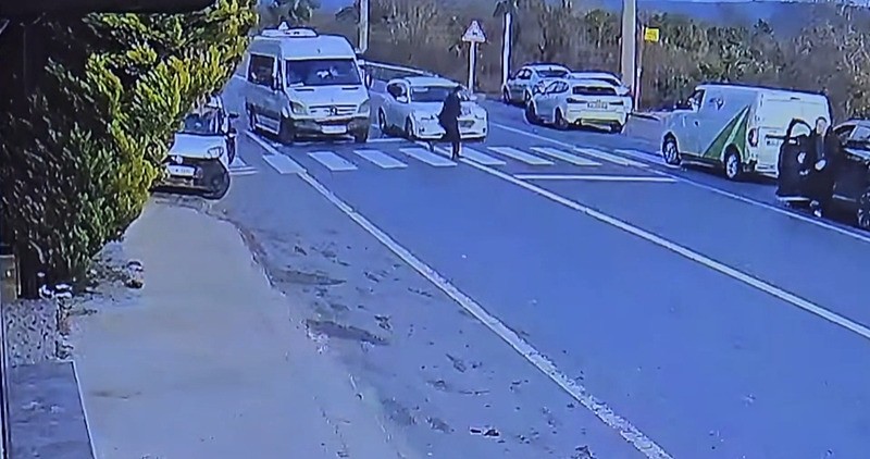 Beykoz'da yaya geçidinde kaza: Hatalı sollama yapan otomobil yayaya çarptı-3