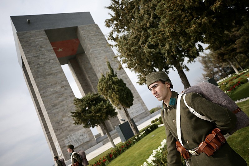 Şehitler Abidesi'nde Çanakkale Deniz Zaferi'nin 111. yıl dönümü anıldı-5