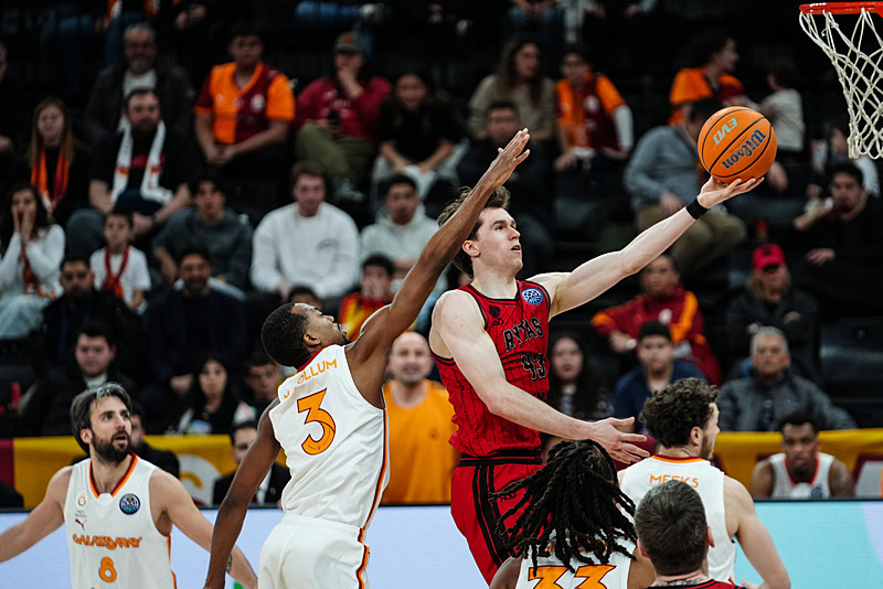 Galatasaray mağlubiyete rağmen Şampiyonlar Lig'inde çeyrek finalde: 90-81-2