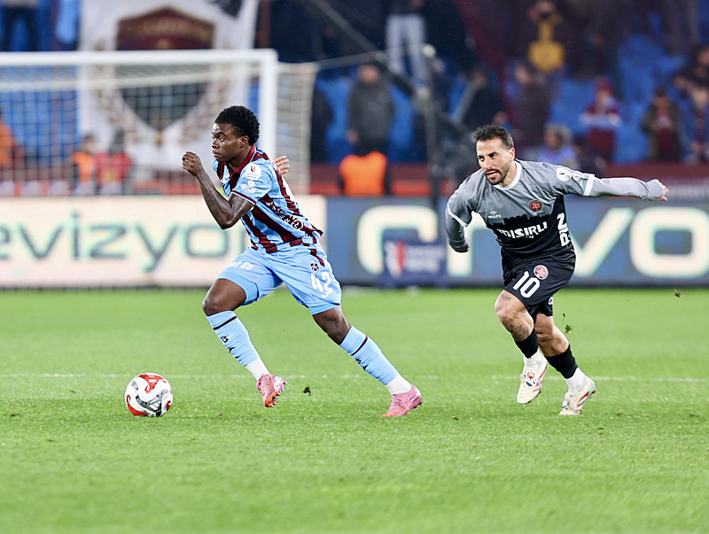 Trabzonspor'a Galatasaray derbisi öncesi kötü haber: Christ Inao Oulai cezalı-3