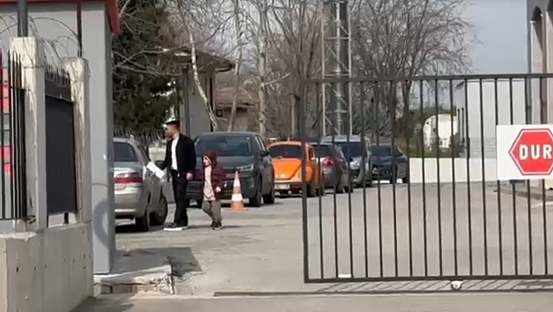 Bursa'da 7 yıl saklanan Nazar ve Alman annesi DNA testi için Adli Tıp'ta buluştu-6