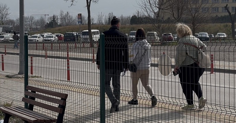 Bursa'da 7 yıl saklanan Nazar ve Alman annesi DNA testi için Adli Tıp'ta buluştu-7