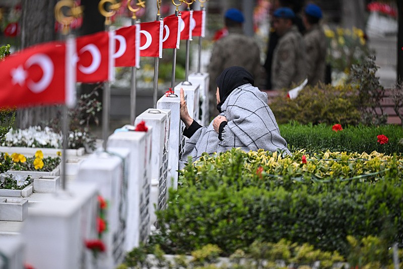 Bayram öncesi Edirnekapı şehitliğine akın: Vatan sağ olsun diyoruz-2