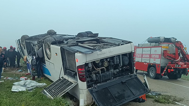 Adana Kozan'da yolcu otobüsü şarampole uçtu: 2 ölü, 19 yaralı-3